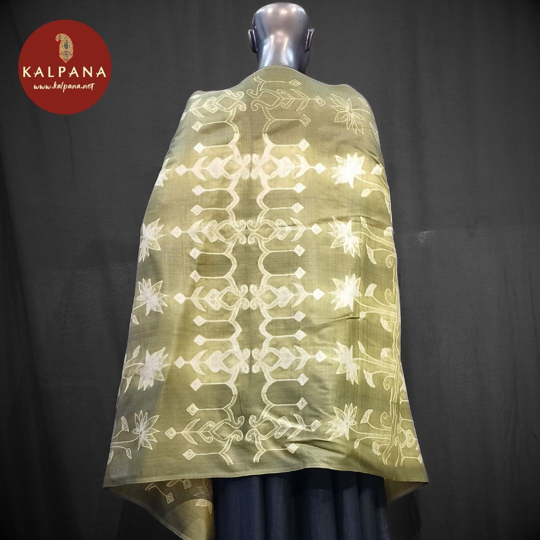 Green Handloom Tussar Silk Dupatta
with Handloom Teal Color Border
The Green Colored Tussar Silk Palla
Which is Perfect for Semi,Formal,Wear in Summer season(s). Dry Clean Only.
Length: 2.4 mts
Country Of Origin:India
Weight: 200 gms
