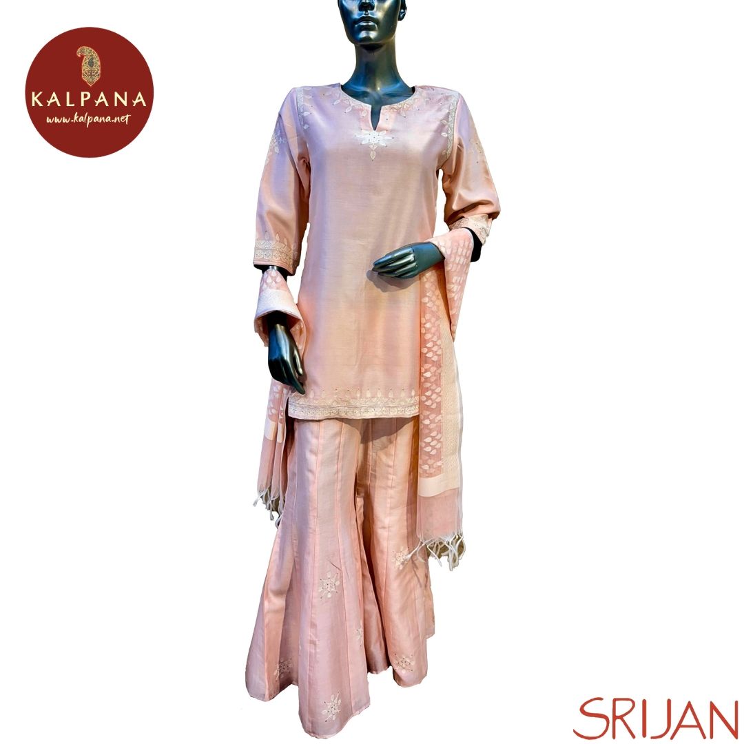 Top : Jamdani A Line Peach Chanderi Shirt and round neck with key hole Neckline.
Dupatta: It comes with color Woven Zari Woven Supernet Dupatta.
Bottom : The Cambric Plain color Sharara.
Perfect for Semi,Formal,Wear. Recommended for Summer season(s). Dry Clean Only
Country Of Origin:India
Weight: 500 gms