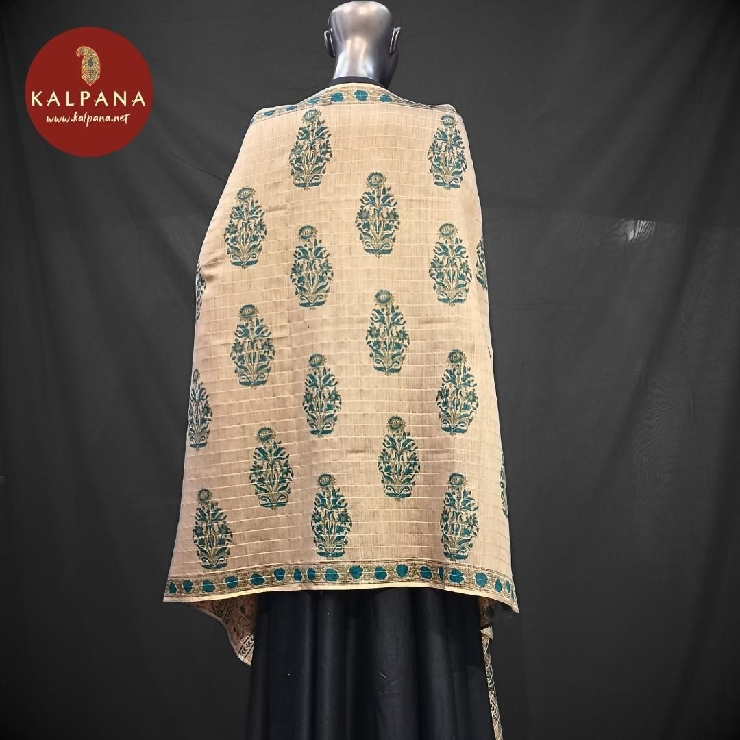 DarkKhaki Handloom Pure Tussar Silk Dupatta with Self Border. The Palla is Printed. Perfect for Semi Formal Wear in Summer season(s). Dry Clean Only.
Length: 2.4 mts
Country Of Origin:India
Weight: 200 gms