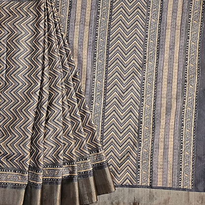 Gray Printed Blended Tussar Silk Saree with Zari Border.The Self colored Printed Unstitched Blouse has Zari Border Perfect for Multi Occasion Wear in Festive season(s). Dry Clean Only.
Saree 5.4 mts
Blouse 0.8 mts
Country Of Origin:India
Weight: 500 gms