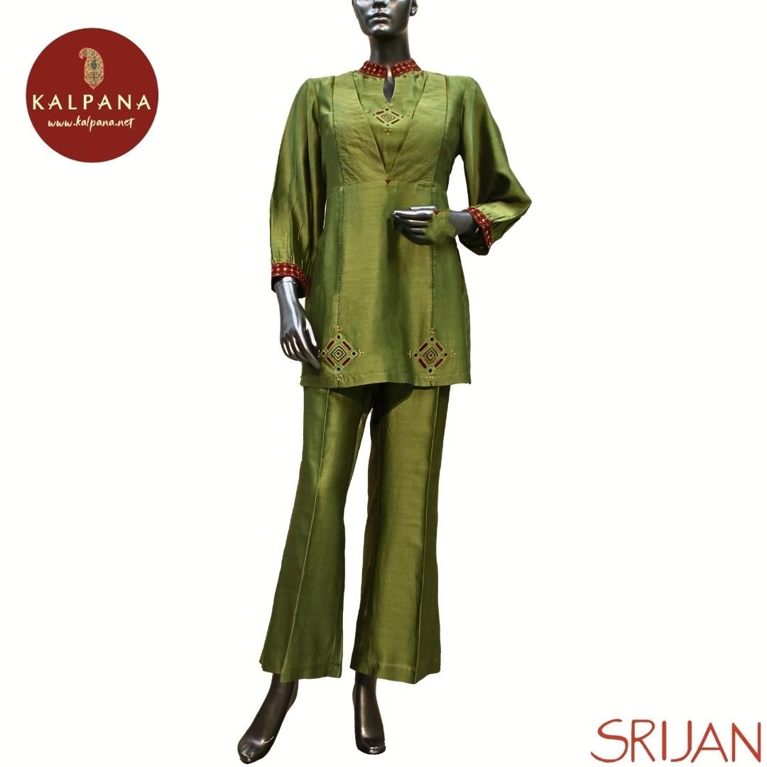 Top : Ajrakh Princess Line Pure Chanderi Shirt with All Over Embroidery and Self Border. The Neckline is Mandrin
Bottom : The Cotton Satin Bell Bottom is Olive.
Perfect for Semi Formal Wear. Recommended for Autumn & Winter season(s). Dry Clean Only
Country Of Origin:India
Weight: 450 gms